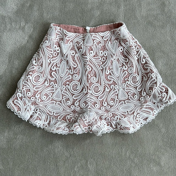 Alexis white lace overlay shorts size S